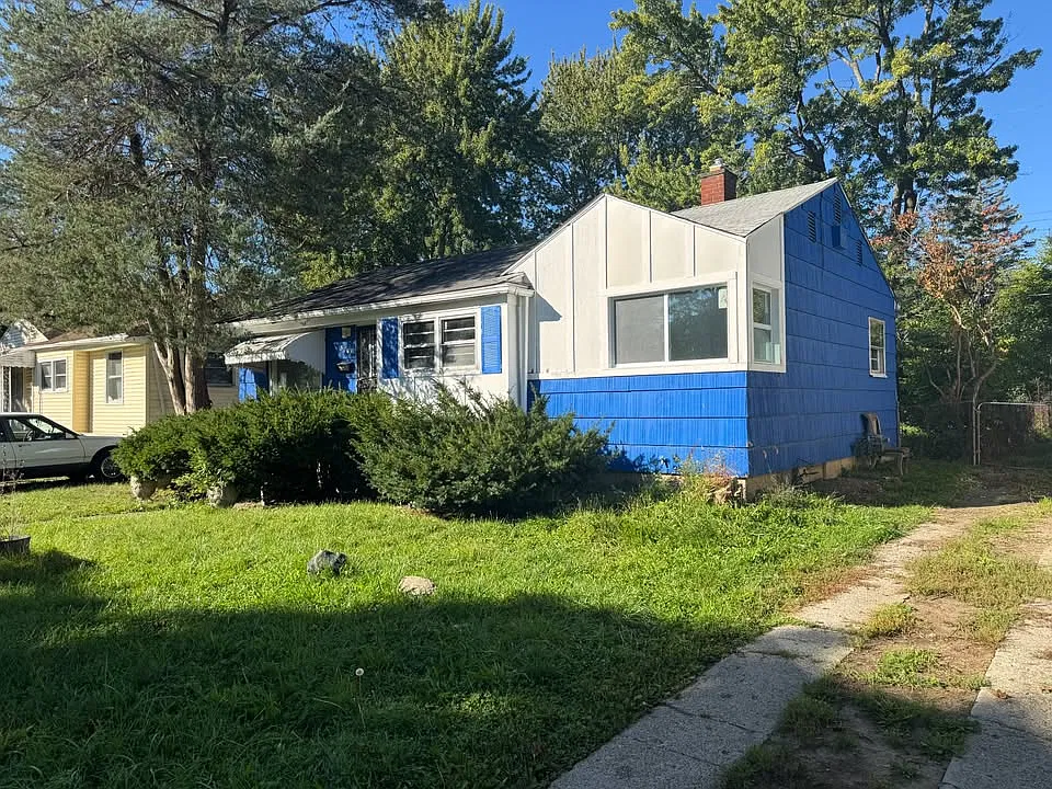3 bed, 878 sqft, $950 — Photo 2