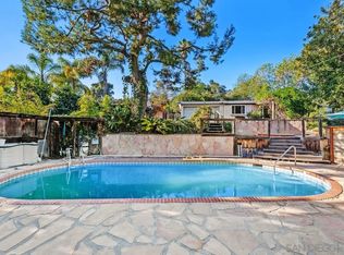 320 Beaumont Dr, Vista, CA 92084