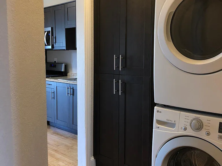 2860 N Oakland Ave #3 — Photo 4