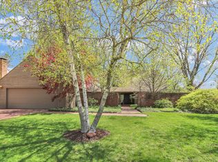 10 Carriage Way, Champaign, IL 61821