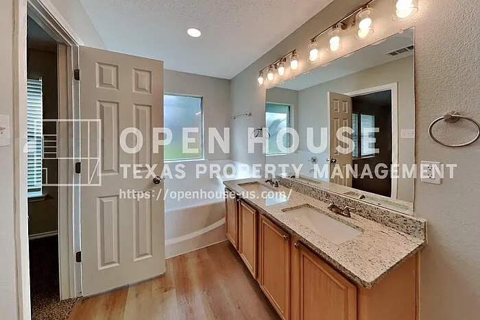 1015 Tyler James Dr — Photo 11