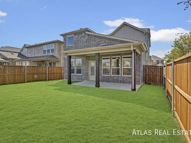 741 Creekwater Ln — Photo 18