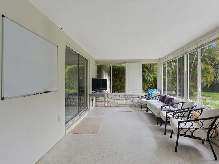712 Iris Ln — Photo 20
