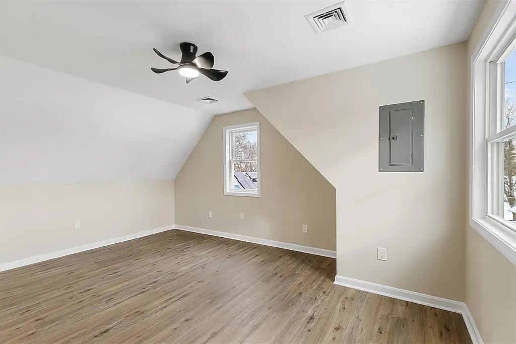 2 bed, 650 sqft, $2,200 — Photo 3