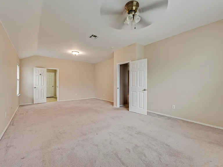 2701 Mockingbird St — Photo 7