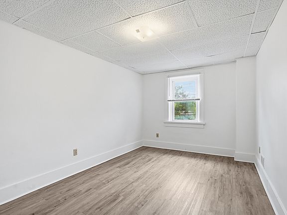 4th image of 19 Singer Ave APT 5