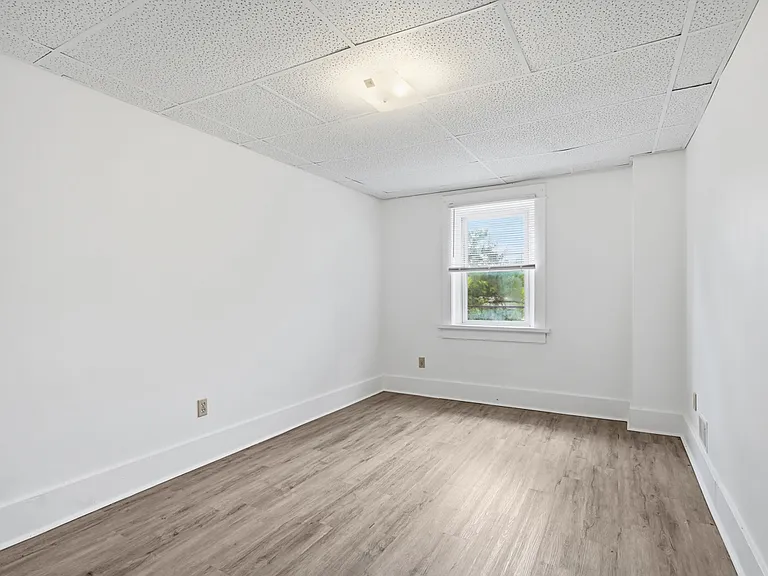 19 Singer Ave #5 — Photo 4