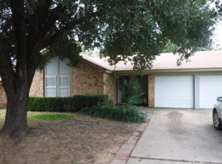 1104 Fox River Ln, Fort Worth, TX 76120
