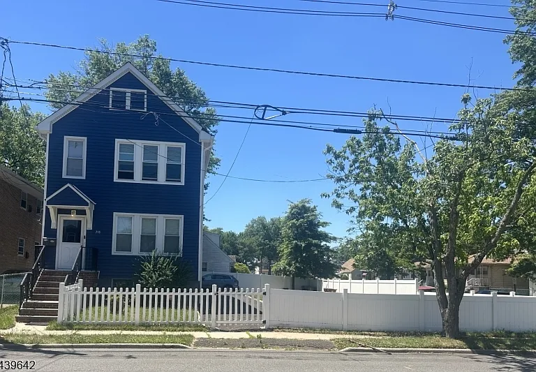 715 Lincoln St #2 — Photo 1