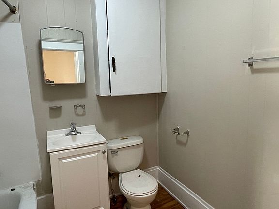 3rd image of 202 E Jefferson St #0