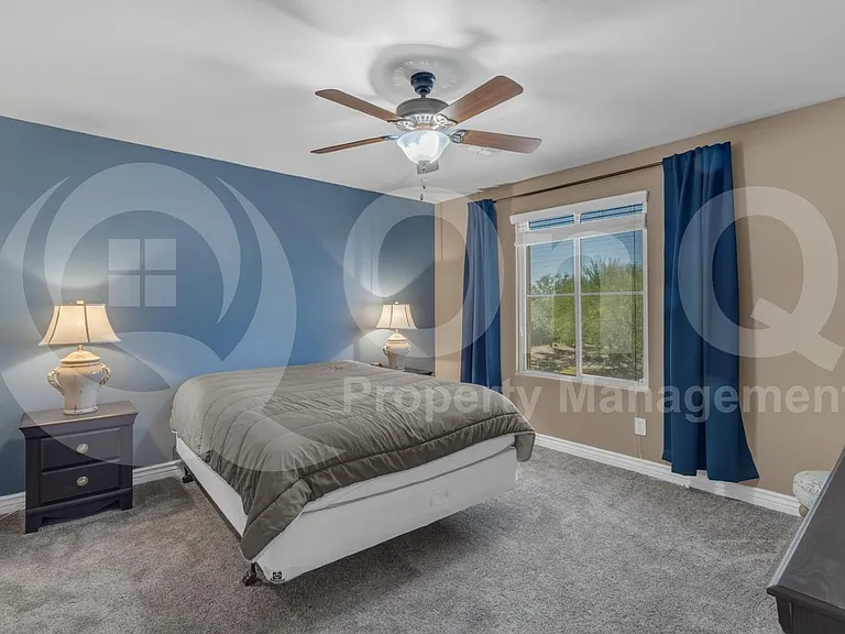 2561 N Hawthorn Dr — Photo 43