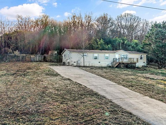 3rd image of 750 Lake Dr