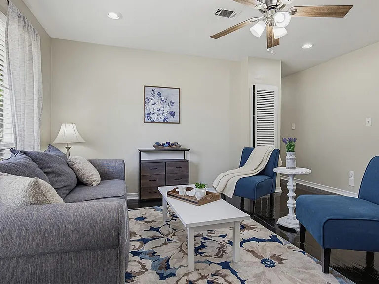1095 Texas Pkwy — Photo 9