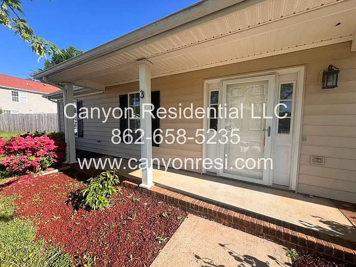 3 bed, 2.0 bath, 1472 sqft, $1,750 — Photo 2