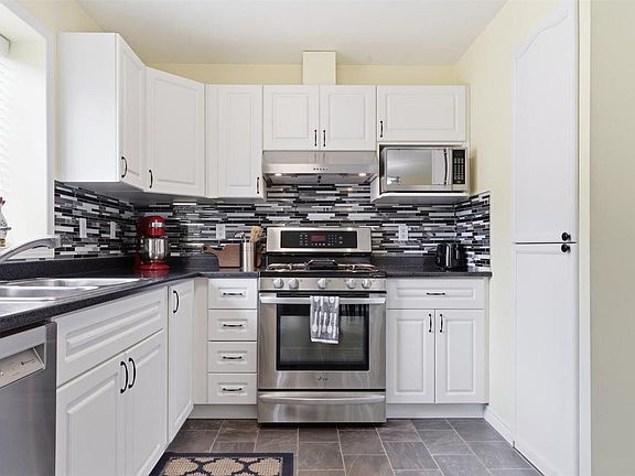 4th image of 45740 Thomas Rd #1