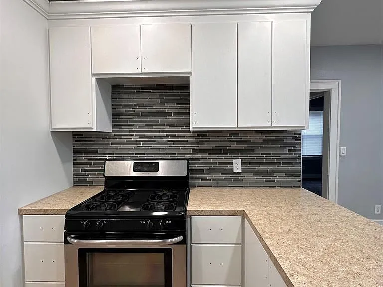 2286 Tuxedo St — Photo 5