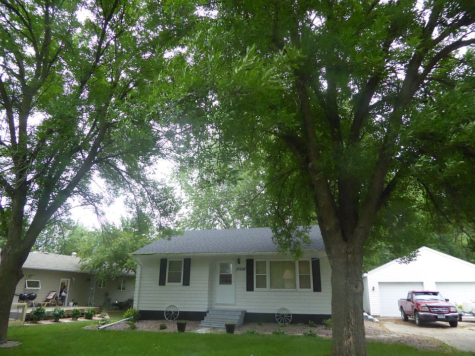1st image of 305 E Grove St