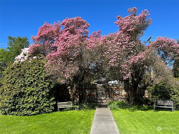 3rd image of 18008 Vashon Highway SW