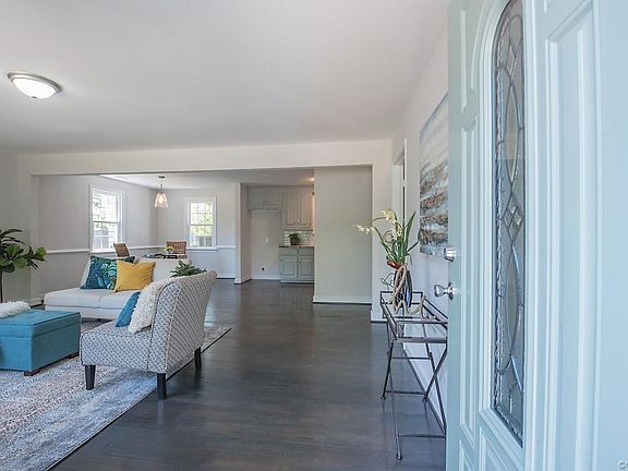 2nd image of 610 Circlewood Dr