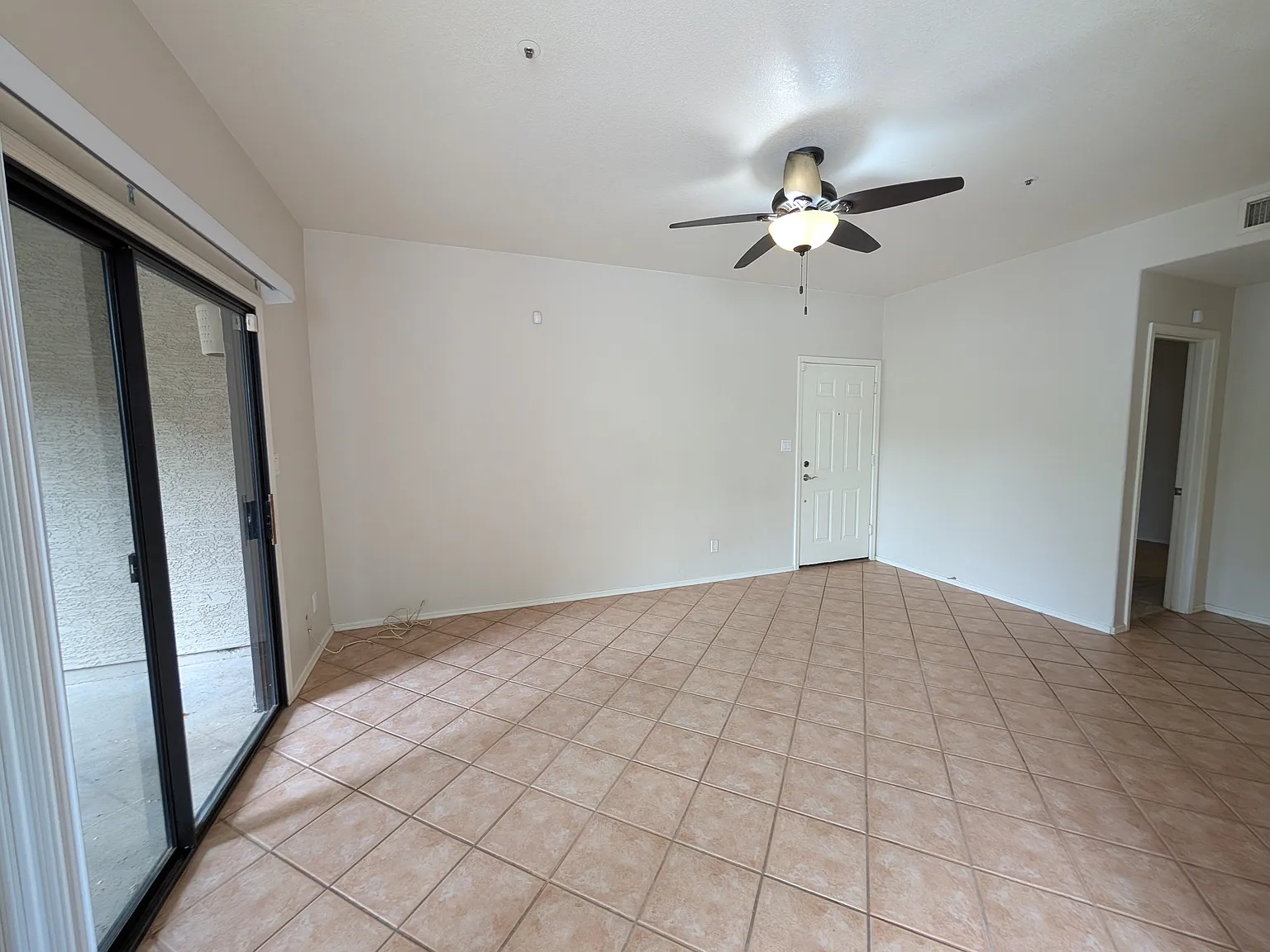 2 bed, 1056 sqft, $1,725 — Photo 4
