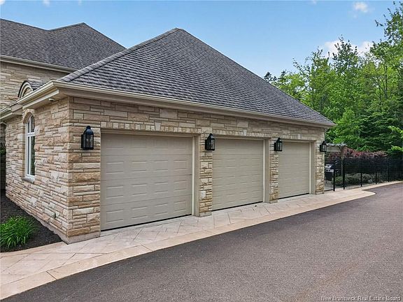 4th image of 16 Bromfield Ct