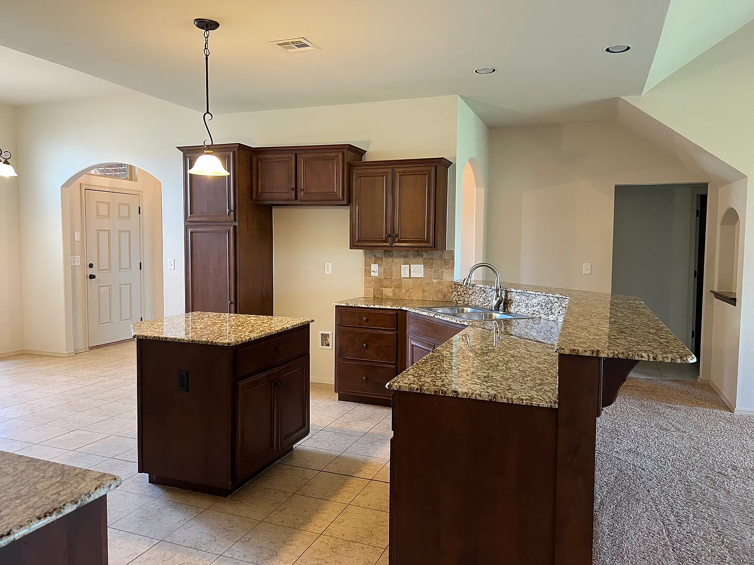 4 bed, 2325 sqft, $2,700 — Photo 3