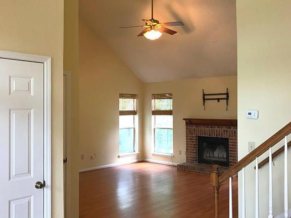 4th image of 122 Saint Awdry St