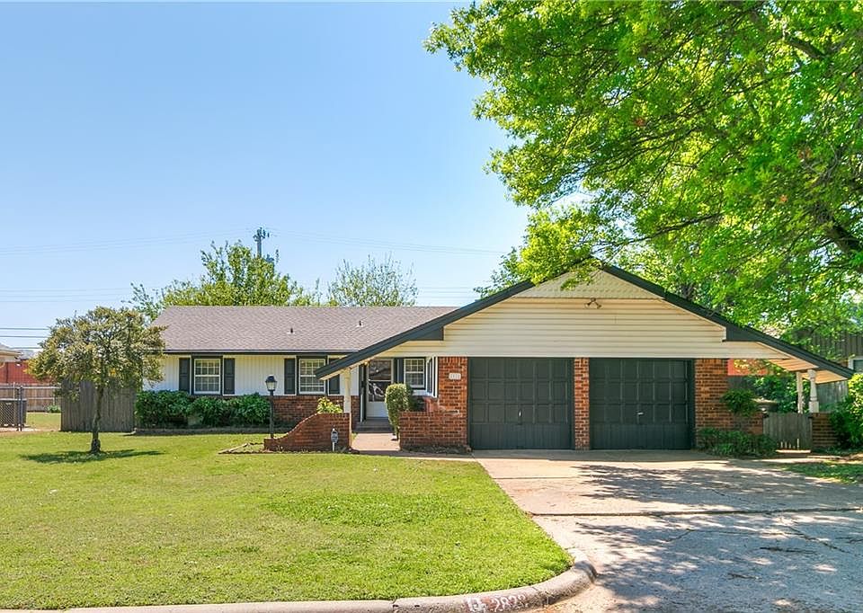 1st image of 2828 Chaucer Dr