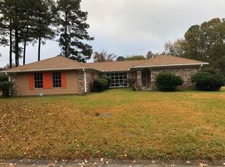 1249 Ferncrest Dr, Jackson, MS 39211