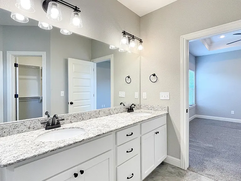 530 Captain Hopkins St — Photo 24