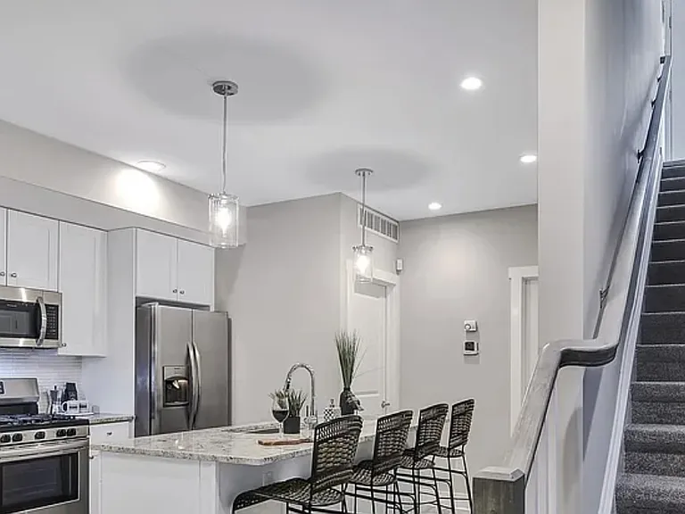 Horton Pl — Photo 1