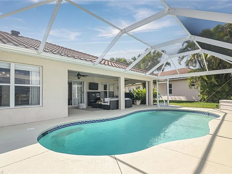 2250 Grove Dr — Photo 30