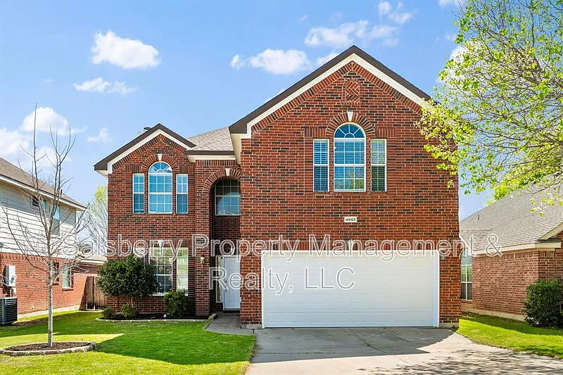 3 bed, 2.0 bath, 2367 sqft, $2,700 — Photo 1