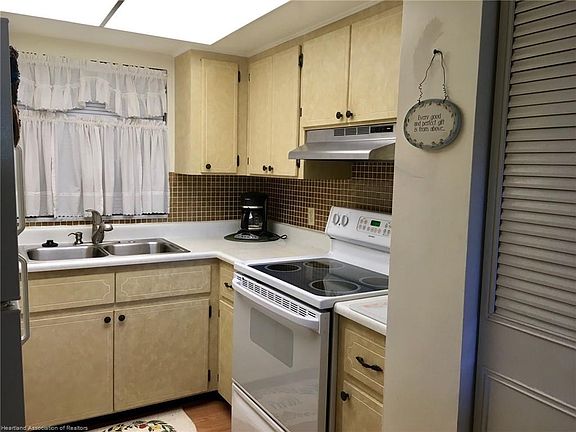 3rd image of 121 Country Club Dr Unit 402-1