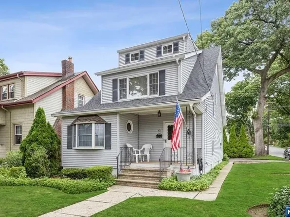 2 S Stoughton Pl, Bergenfield, NJ 07621