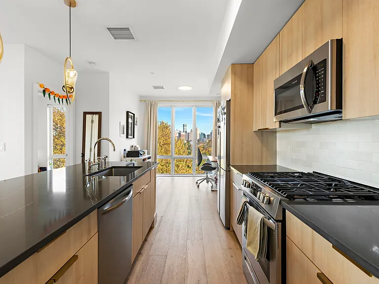 348 Baldwin Ave #507 — Photo 3