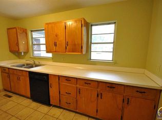 2312 SW 25th Dr, Topeka, KS 66611