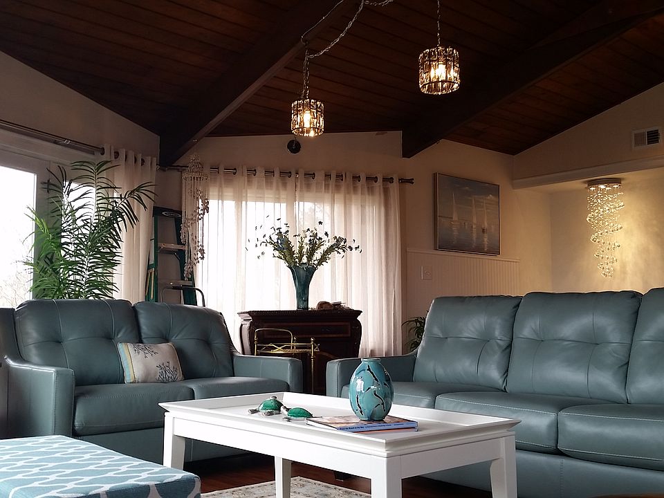 2nd image of 325 Sea Scape Rd
