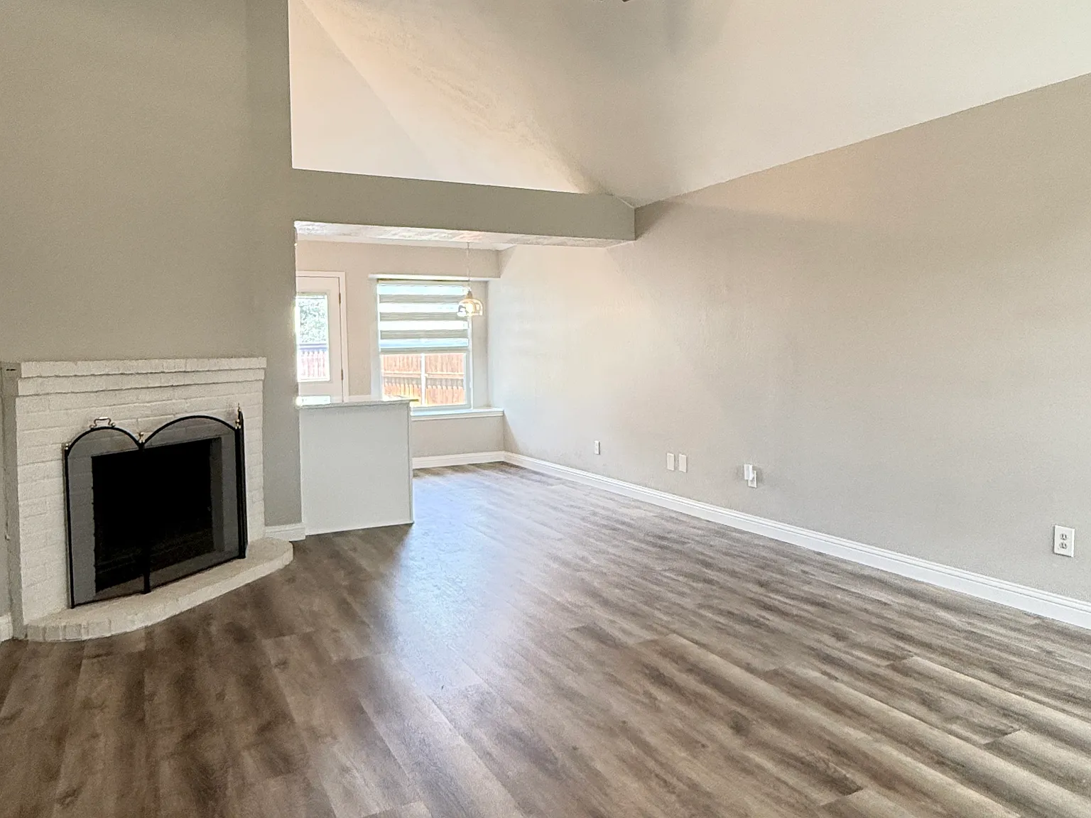 3 bed, 1218 sqft, $2,295 — Photo 3