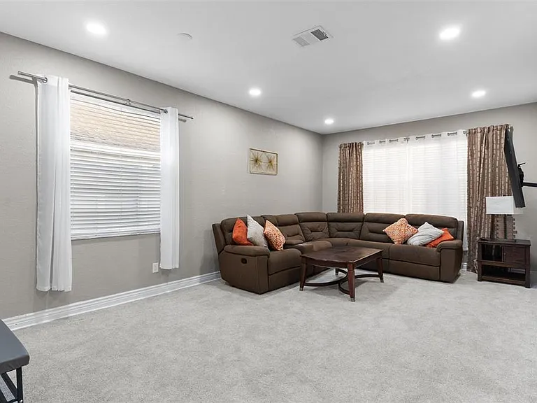215 Gleneagles Dr — Photo 3