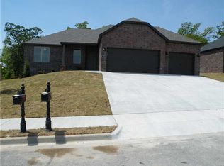 570 Lancaster Rd, Centerton, AR 72719