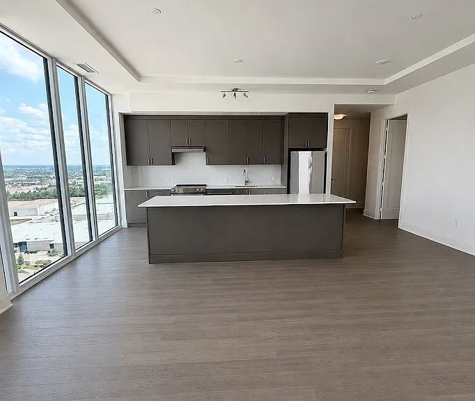 8960 Jane St #Penthouse 102 — Photo 4