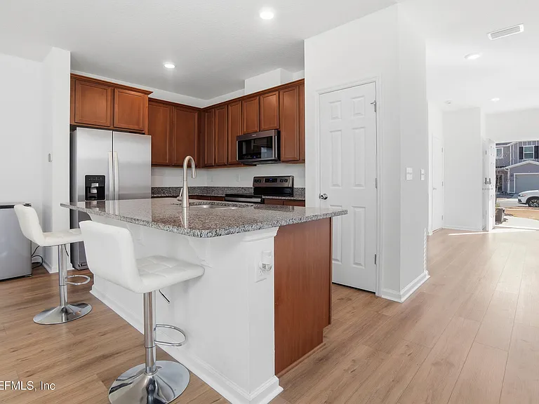 7662 Merchants Way — Photo 9