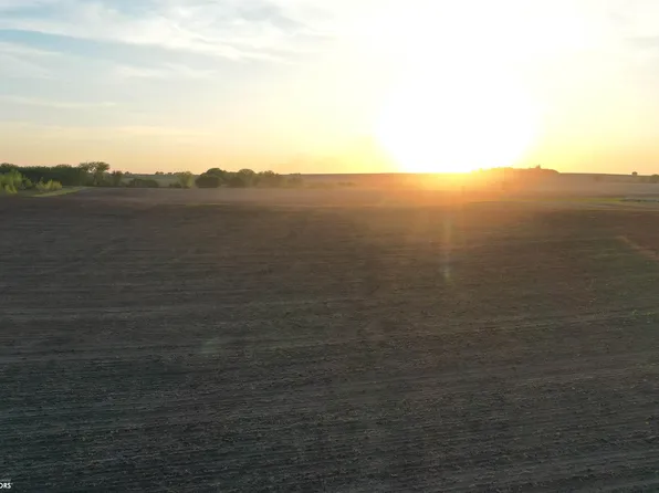 2535 York Ave, Fredericksburg, IA 50630