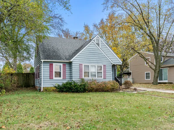 828 Tomahawk Trl, Round Lake Heights, IL 60073