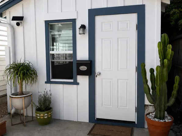 302 Barbara Ave #B, Solana Beach, CA 92075