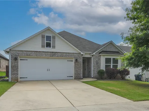 2758 Lily Cir, Northport, AL 35473