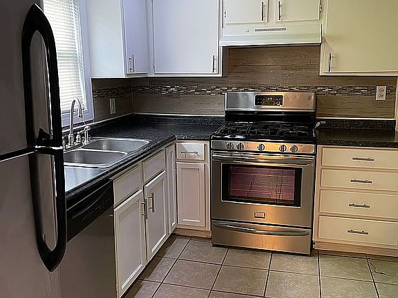 5th image of 5721 E 5th St
