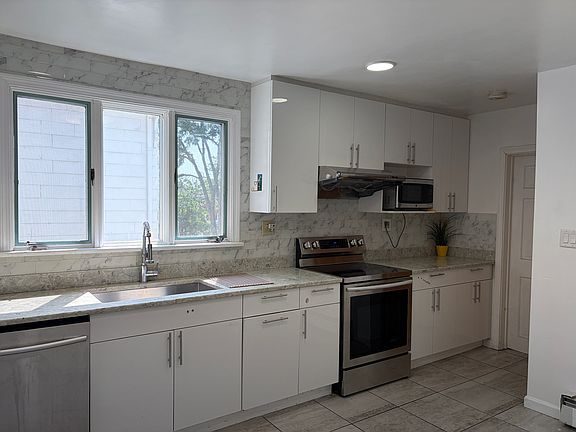 3rd image of 72 Emerald St Floor 2