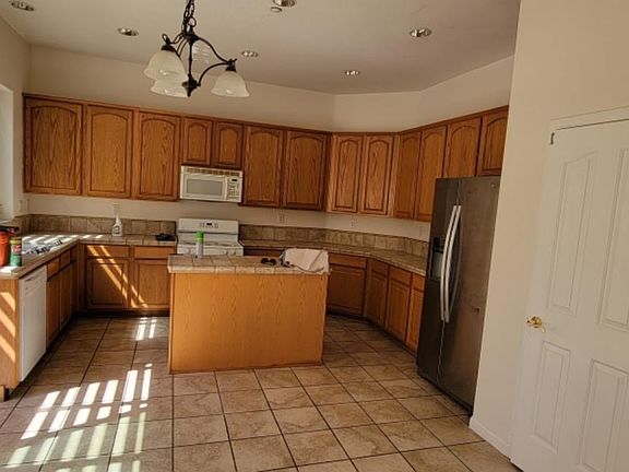 5th image of 450 Sparrow Dr